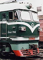中国の機関車“東風”号、1768番。ドアの横と正面下部のナンバープレートに書いてある。