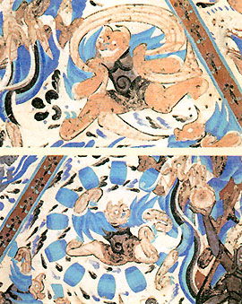 （写真3）中国の敦煌の莫高窟第249窟（西魏535－556）の風神（上）と雷神（下）　